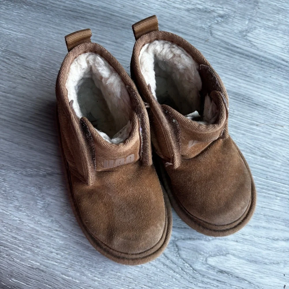 Kids UGG Brown Suede Sheepskin Lined Booties Toddler‎ Infant Size 9 - Picture 3 of 9